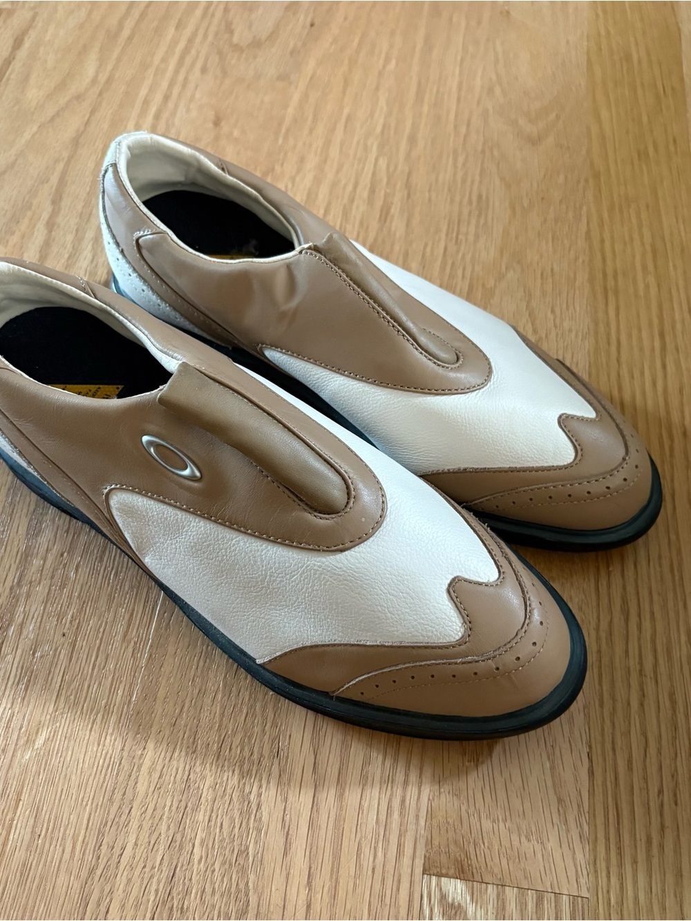 Oakley Women's Slip On Golf Shoes Sz 7 Tan Brown White